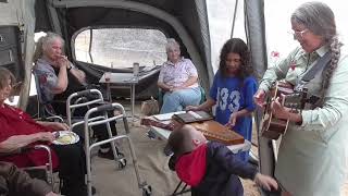 Nia and Kai play Twinkle Twinkle Little Star