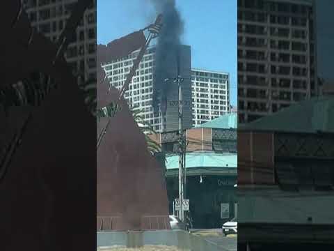 Incendio en piso 15 afecta a edificio de Estación Central