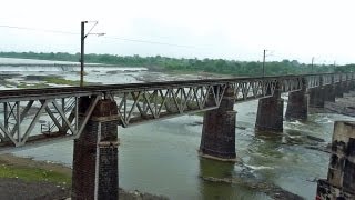 preview picture of video 'Avadh Express cautiously crossing Chambal bridge near Nagda!!'