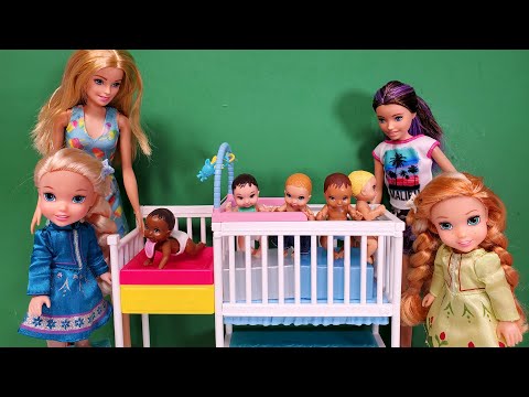 Babysitting ! Elsa & Anna toddlers help Barbie