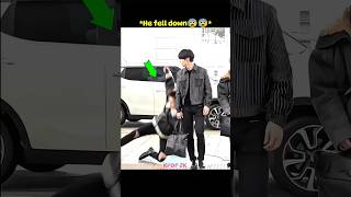 Download lagu Jungkook being a caring brother so he doesn't fall down😘👏🏻 #bts #jungkook #taehyung #txt mp3