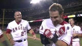 Hamilton delivers walk-off home run in 11th