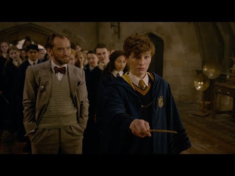 Fantastic Beasts: The Crimes of Grindelwald (Featurette 'Back to Hogwarts')