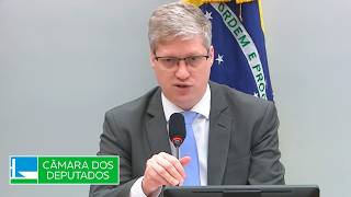  Ministro esclarece posições do governo em política externa e economia - 15/07/2026 10:00