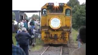preview picture of video 'The last train to Rotorua arriving and Depart'