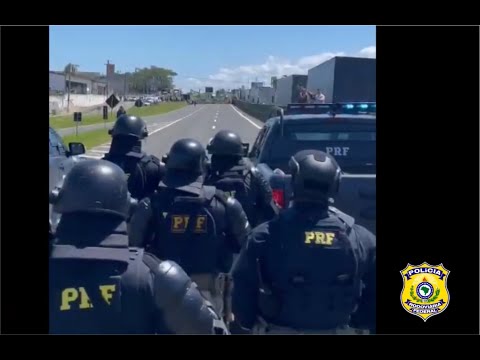 Choque da PRF liberando pistas na BR-101, Içara, SC.