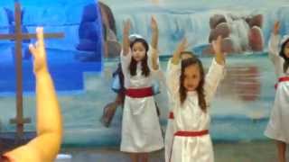 Apresentação Páscoa - Escola Ebenezer 11/04/2015 - Elisa