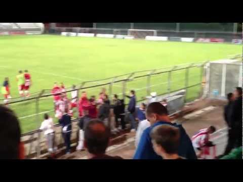 Cannes fans applauding their players after 1-0 win (AS Cannes v Colomiers)