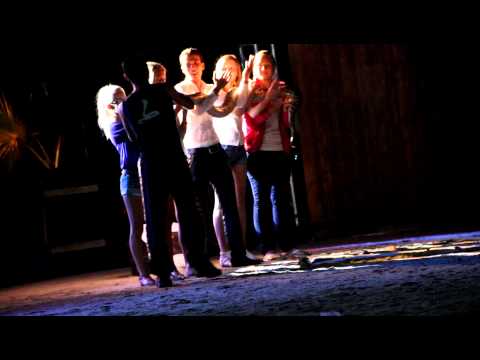 Кобра шоу на пляжной вечеринке