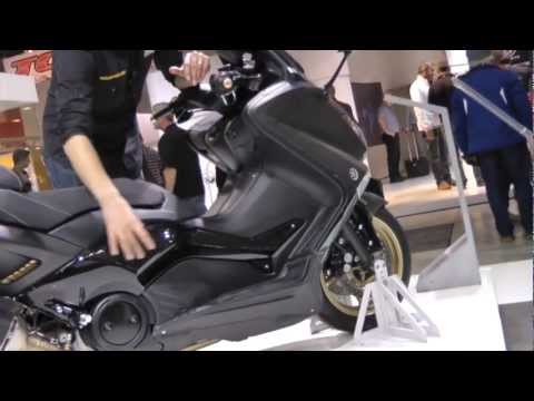 comment demonter batterie tmax 2008