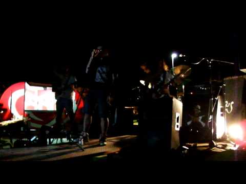 Clydes - Breaking the Law