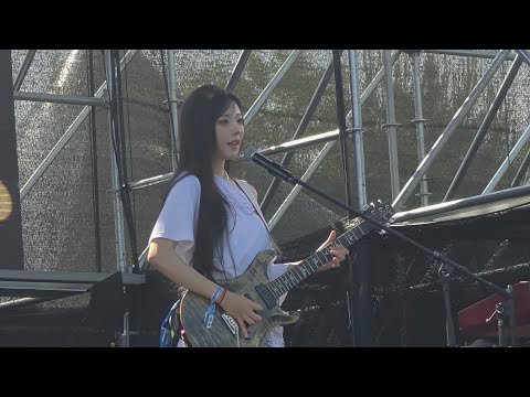 260523 QWER 히나 세레머니 피크페스티벌 직캠