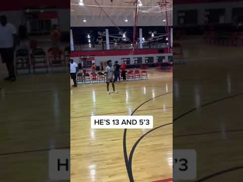 5’3” KID dunks 😱