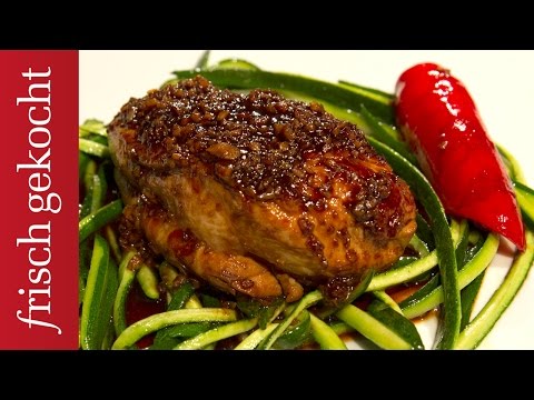 Hühnerbrust mit Ingwerhonig, Zucchini und Jasminreis (Andreas Wojta)