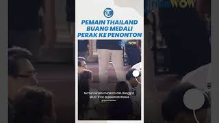 VIRAL! Aksi Nekat Bek Pemain Thailand Buang Medali Perak dan Boneka SEA Games ke Penonton
