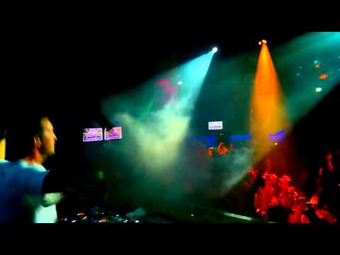 DJ Antoine plays a new FlameMakers track!