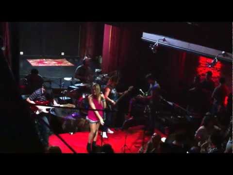 Priscila Mendes - Changes