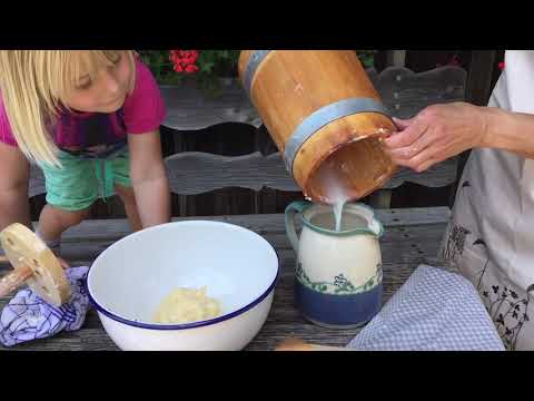 Alles in Butter – Buttern mit dem Butterfass (Schwäbisches Bauernhofmuseum Illerbeuren)