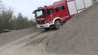 preview picture of video 'Feuerwehr Fahrertraining in Oberstdorf 2014'