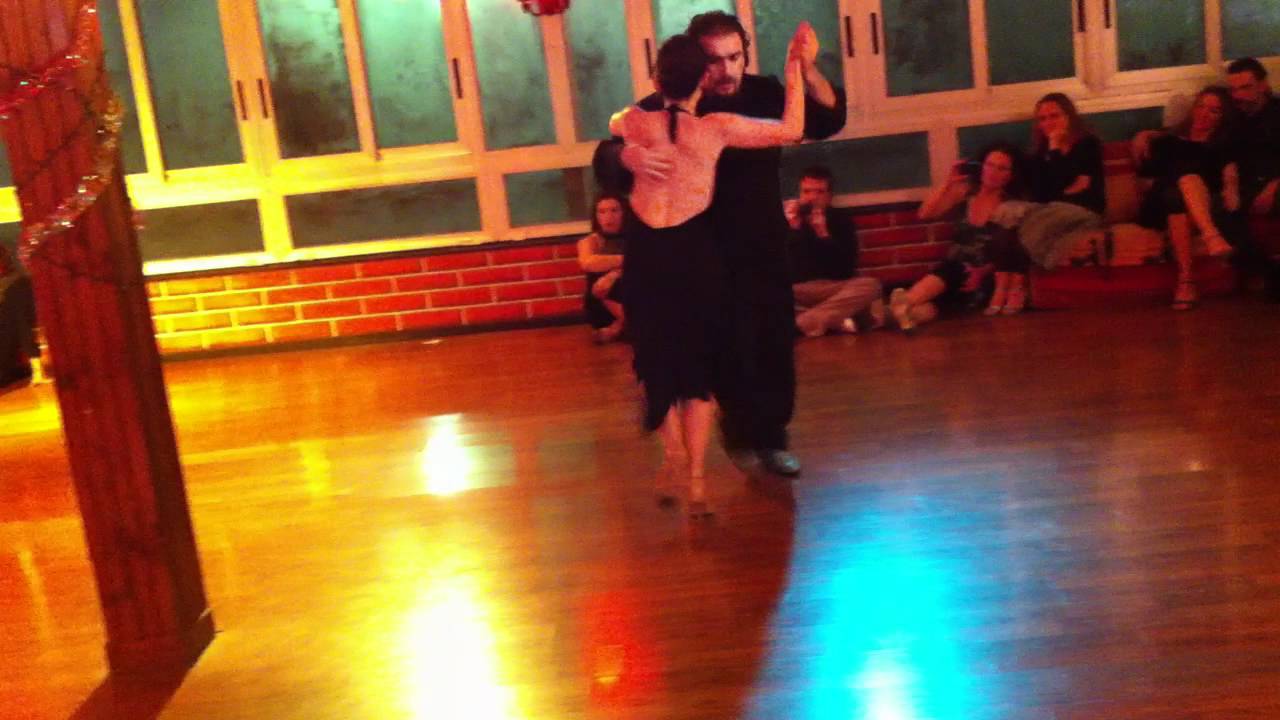 Jorge Llado y Florencia Argento 18 12 2011 Milonga del Angel Genova 4