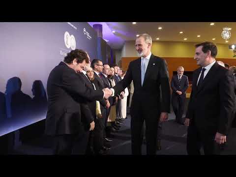 El Rey entrega el Premio Reino de España a la Trayectoria Empresarial a Isak Andic
