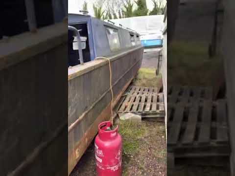 Ep 1. We bought a 28ft Springer Narrowboat Huge project