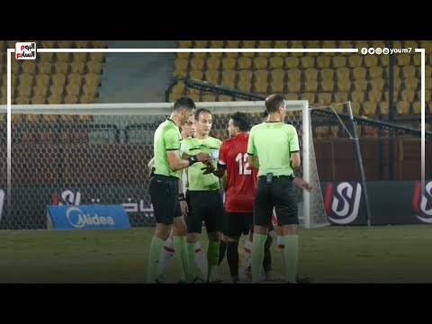 إسلام محارب يعاتب معروف بعد نهاية الشوط الاول من لقاء الزمالك و تعليمات خاصة للحارس