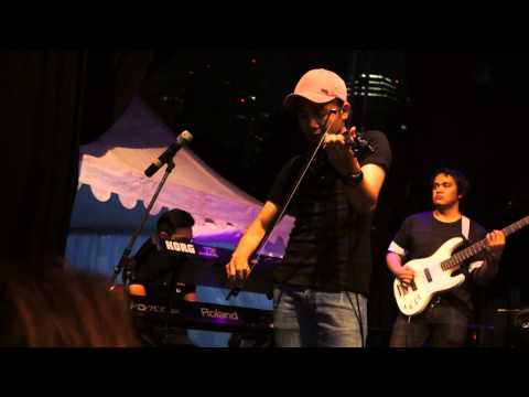 Kulkul & Didiet on Violin performing Welcome to Bali at Jak Jazz 2013