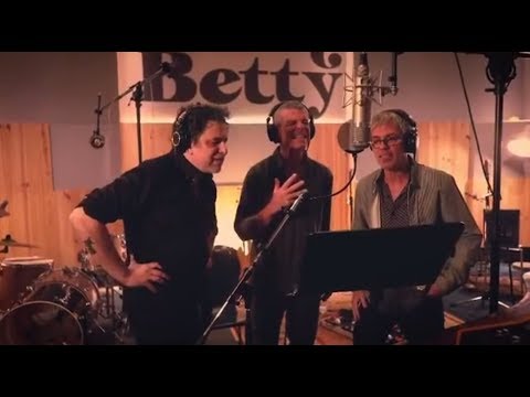 Andrés Calamaro, Ariel Rot y Germán Vilella grabando la canción "Princesa" de Joaquín Sabina