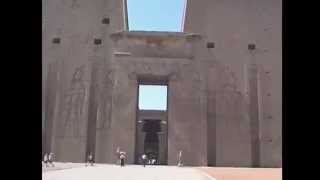 preview picture of video 'Visite du temple d'Edfou - 2001'