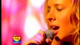 Lucie Silvas - Don&#39;t Look Back (Live @ GMTV)