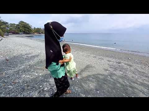 Arifa Makan di Pantai
