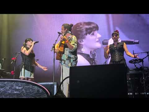 Rozalén - Madrid (08/06/2025) - Sinmigo (con Mr. Kilombo)