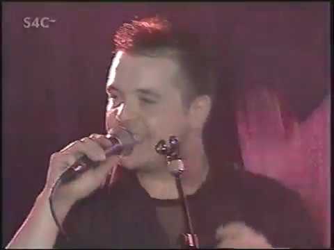 Celt  Mae'ch Angen Chi  a Un Funud Fach