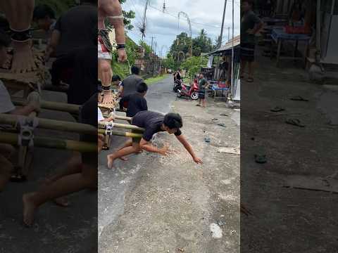 Martapura, tempatnya budaya yang tak pernah tumbang! Yuk, jelajahi keindahan tradisi lokal yang bikin kita terpesona. 🌺...