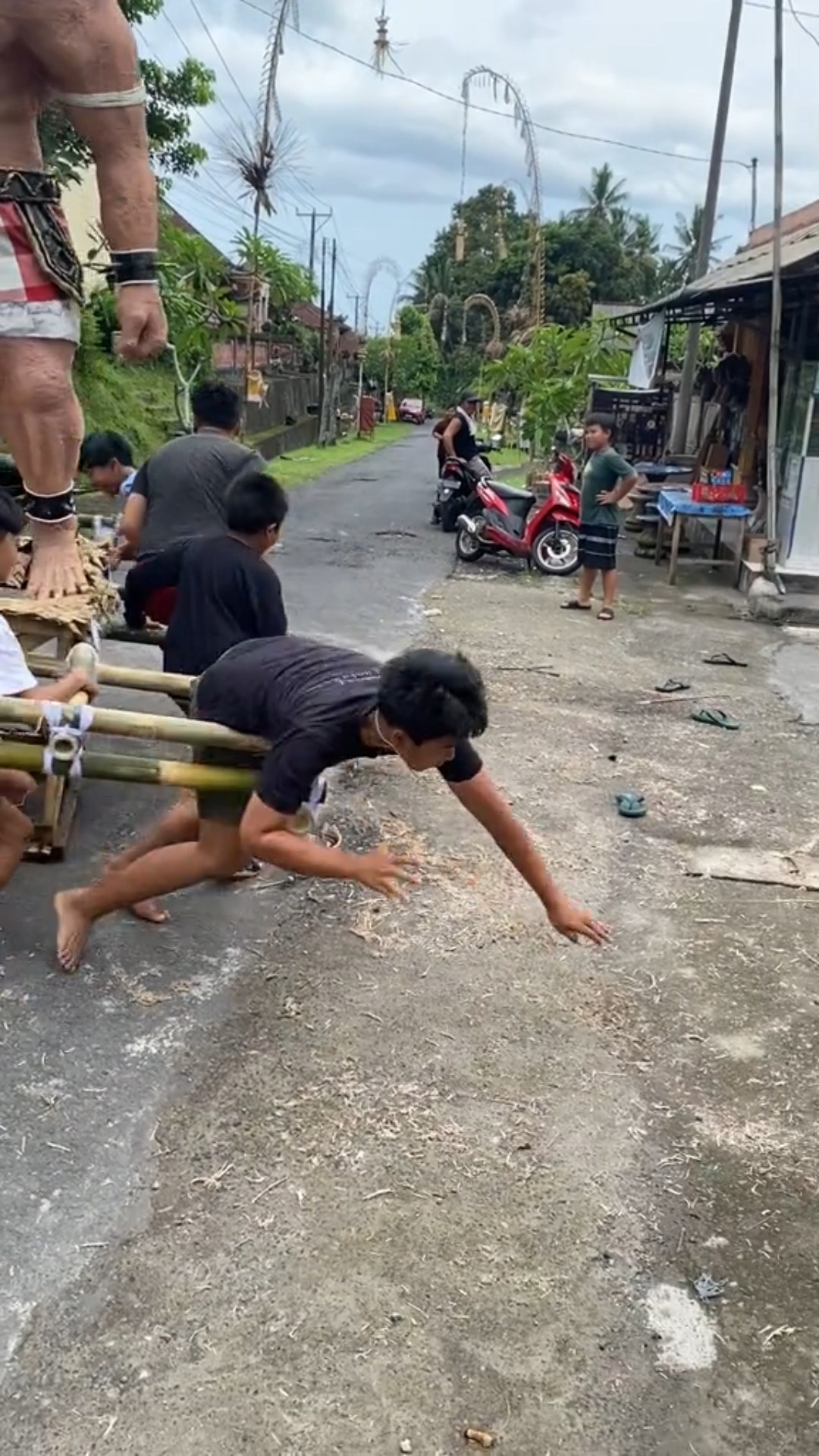 Martapura, tempatnya budaya yang tak pernah tumbang! Yuk, jelajahi keindahan tradisi lokal yang bikin kita terpesona. 🌺...