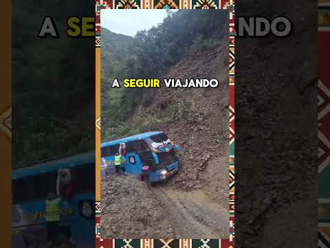 Un bus fue alcanzado por un deslizamiento en el puente Licoma