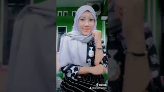 Download lagu Goyang tiktok santai😂 mp3