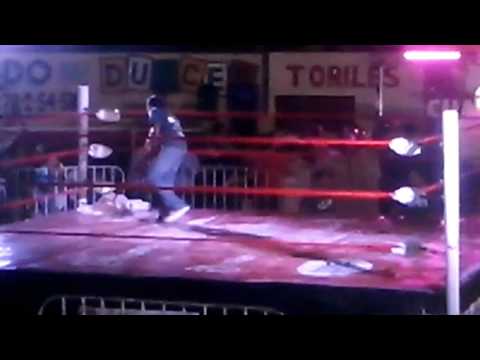 Lucha libre en piedras negras
