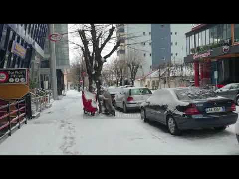 Elbasani i pushtuar nga bora/ Dhjetëra fshatra të bllokuar e pa energji