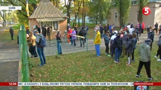 Поліцейські, автозаки: Що відбувається біля Олімпійського коледжу ім. Піддубного / включення з місця