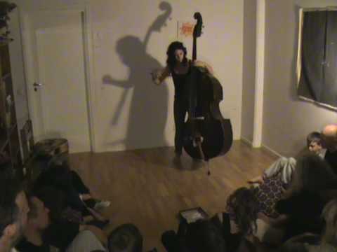 Nina de Heney: free improvised solo double bass