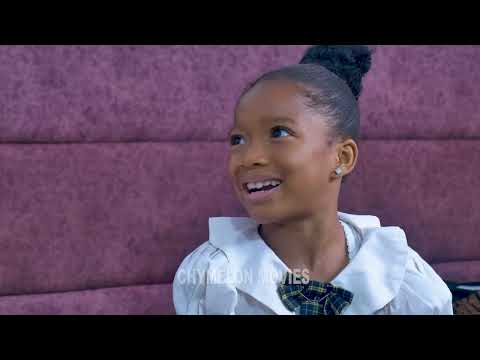 The little girl discovered that there's a ghost living in their house seeking for justice 