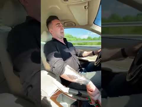 Strigaturi/ Ciuituri / Minciuni _ Iliuta de la Jina si Andrei Morariu pe fundal.