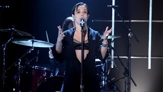 Savages Performs &#39;Adore&#39;