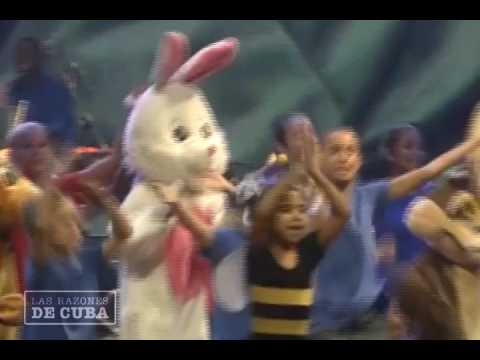 "Cuba, que linda es Cuba" cantan el grupo "La colmenita"  y Fidel Castro