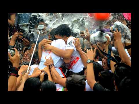 The kissing ritual of  Balinese village of Denpasar