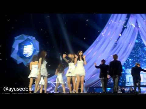 [29/11/11] Beast, A-Pink, Super Junior [MAMA2011SG