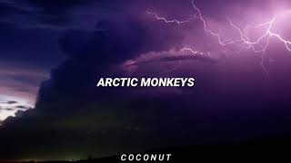 Arctic Monkeys - She&#39;s Thunderstorms // Español