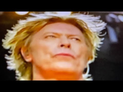 ‘ DAVID BOWIE ‘  sings  Common People  by PULP